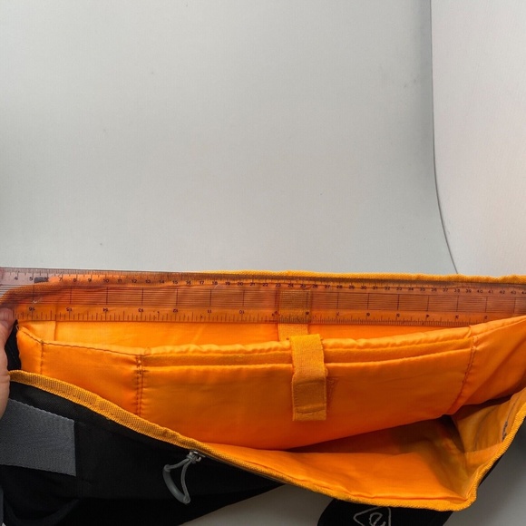 Embark Messenger Laptop 15.6" Bag Black made 100% Recycled Plastic Water Bottles - Picture 10 of 16